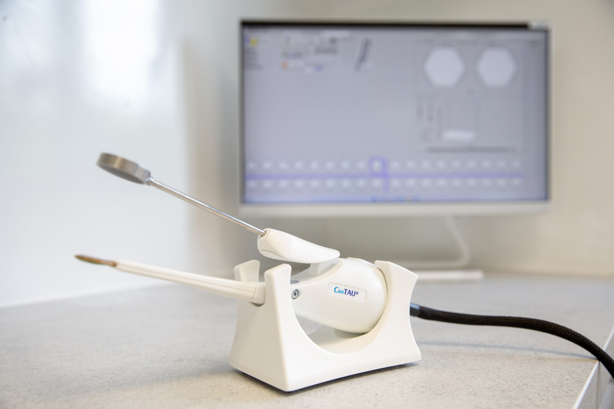 CaviTAU-Ultraschalluntersuchung in der Zahnarztpraxis Dr. Dilaver Mainz - moderne Diagnostik in der ganzheitlichen Zahnmedizin